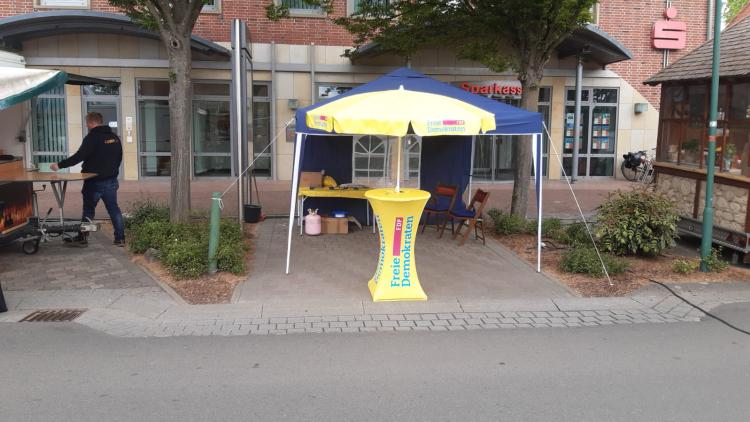 FDP Stadtverband Petershagen Stand auf der Lahder-Maile im Mai 2025